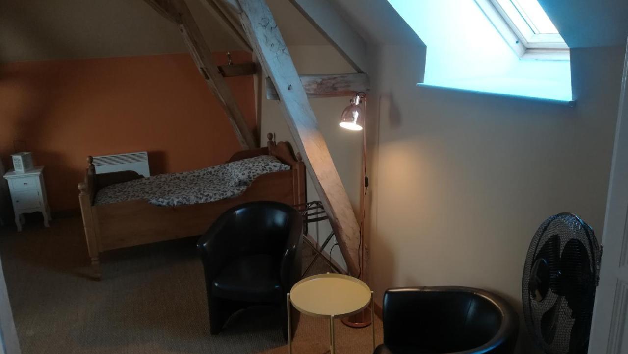 Gîte et chambres d'hôtes Le Chêne Billault Pouant Extérieur photo