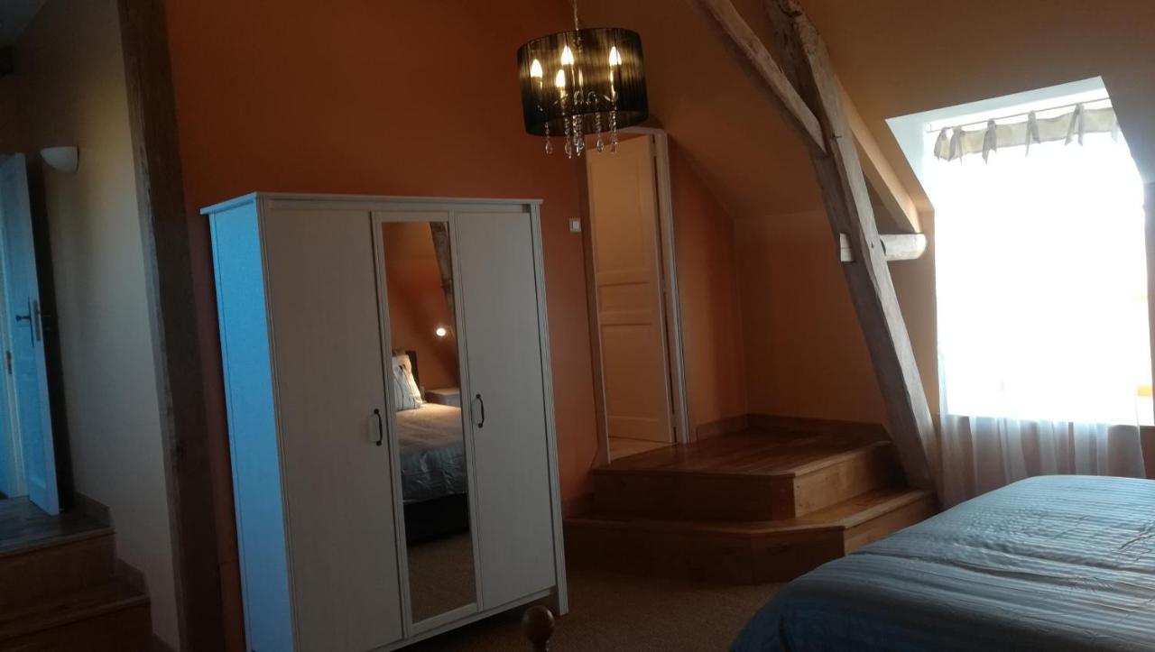 Gîte et chambres d'hôtes Le Chêne Billault Pouant Extérieur photo