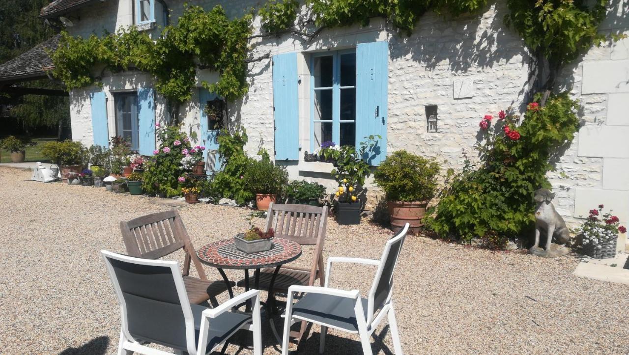Gîte et chambres d'hôtes Le Chêne Billault Pouant Extérieur photo