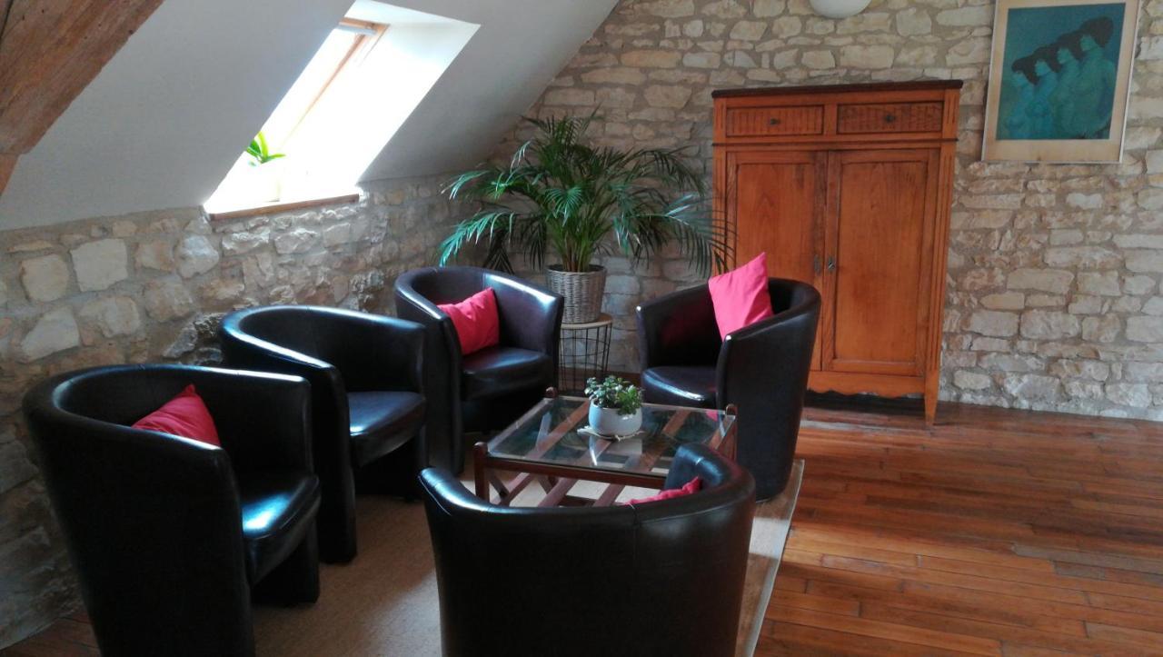 Gîte et chambres d'hôtes Le Chêne Billault Pouant Extérieur photo