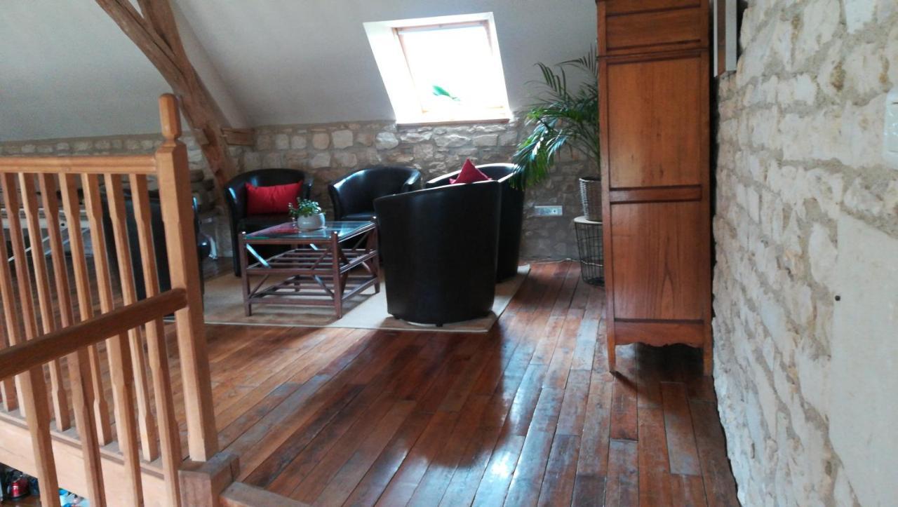 Gîte et chambres d'hôtes Le Chêne Billault Pouant Extérieur photo