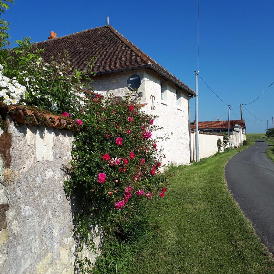 Gîte et chambres d'hôtes Le Chêne Billault Pouant Extérieur photo