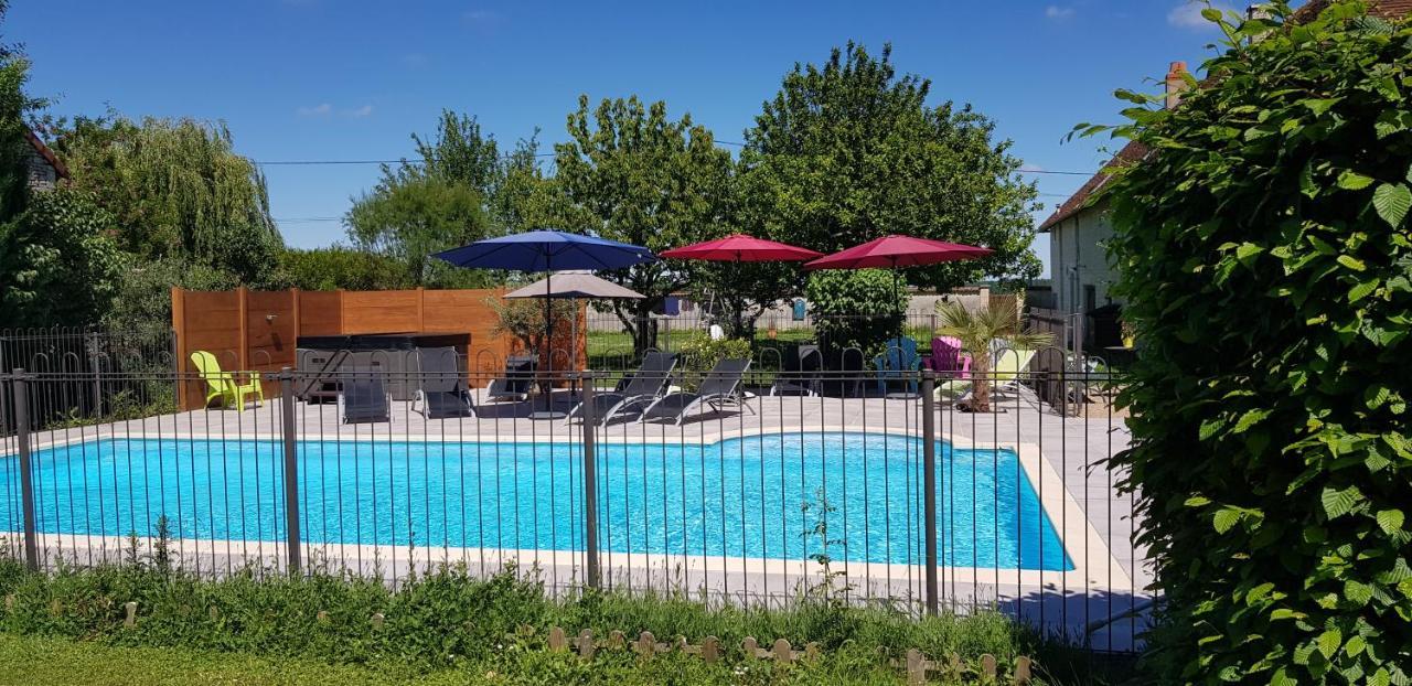 Gîte et chambres d'hôtes Le Chêne Billault Pouant Extérieur photo