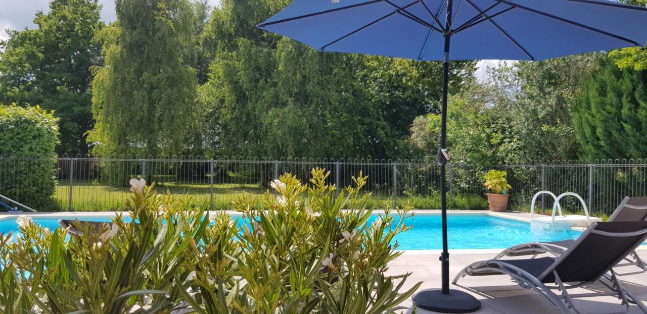 Gîte et chambres d'hôtes Le Chêne Billault Pouant Extérieur photo