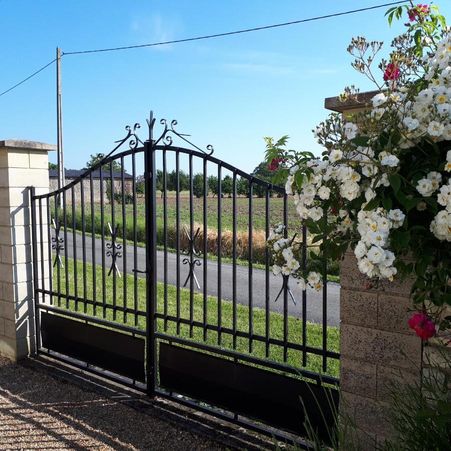 Gîte et chambres d'hôtes Le Chêne Billault Pouant Extérieur photo