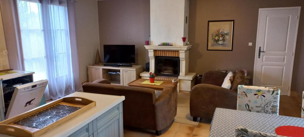 Gîte et chambres d'hôtes Le Chêne Billault Pouant Extérieur photo