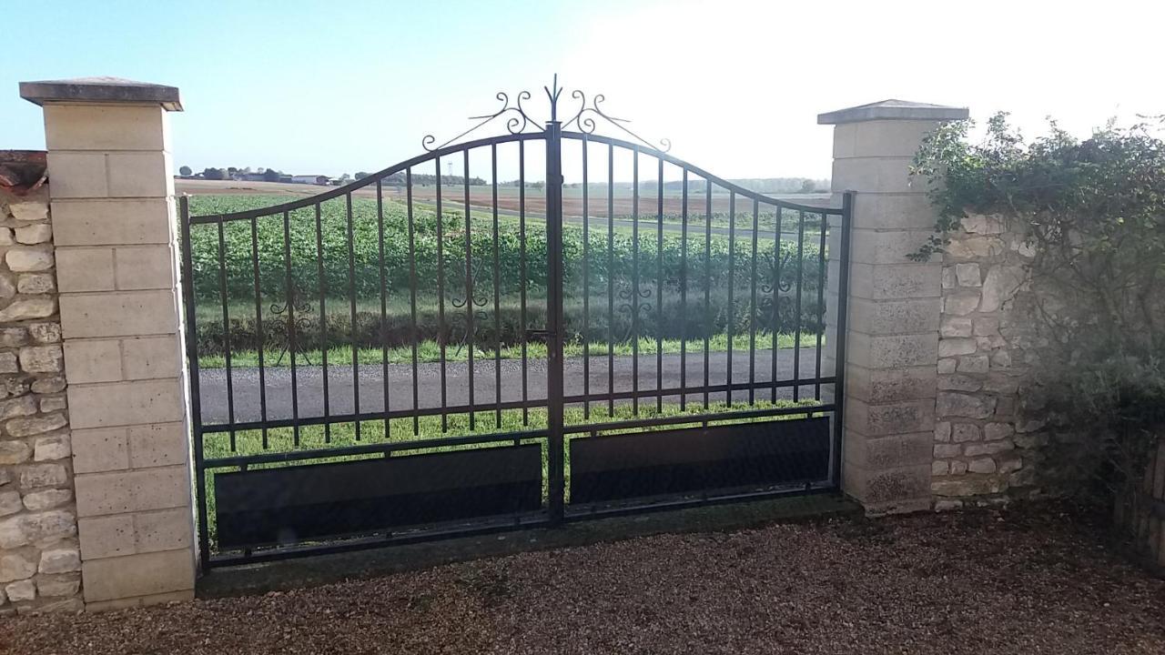 Gîte et chambres d'hôtes Le Chêne Billault Pouant Extérieur photo